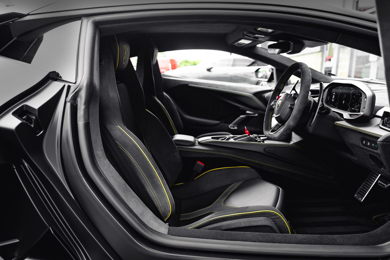 LAMBORGHINI REVUELTO PHEV S-A V12