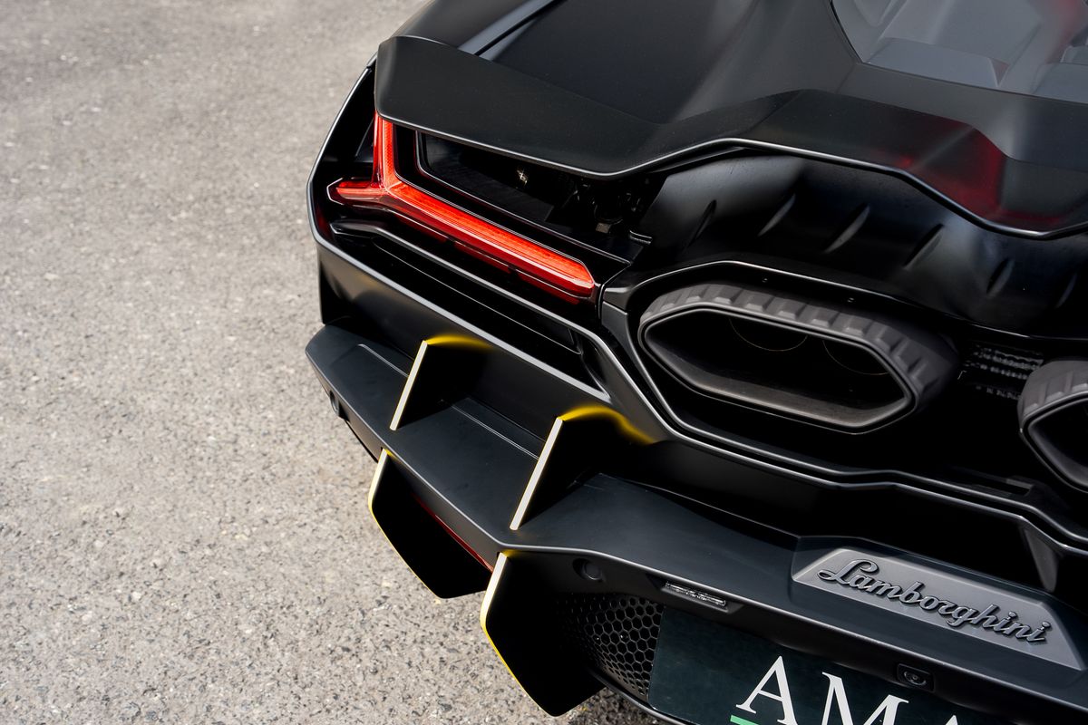 LAMBORGHINI REVUELTO PHEV S-A V12