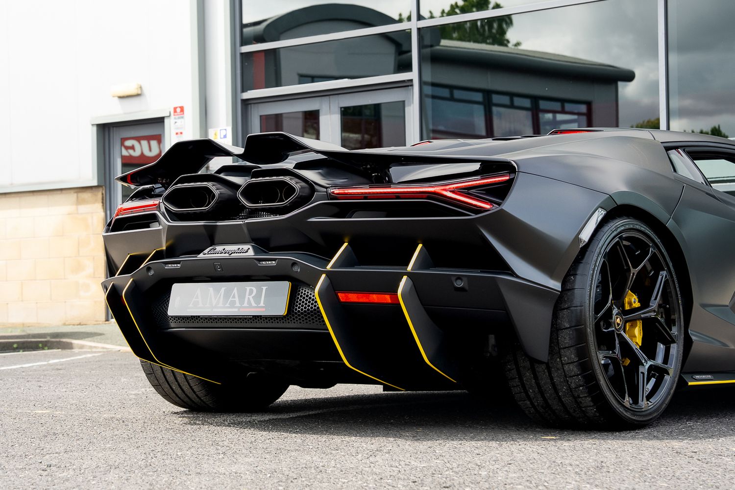 LAMBORGHINI REVUELTO PHEV S-A V12