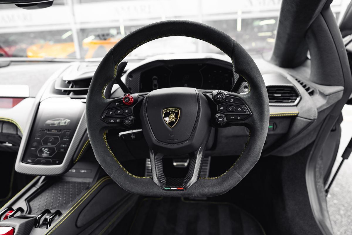 LAMBORGHINI REVUELTO PHEV S-A V12