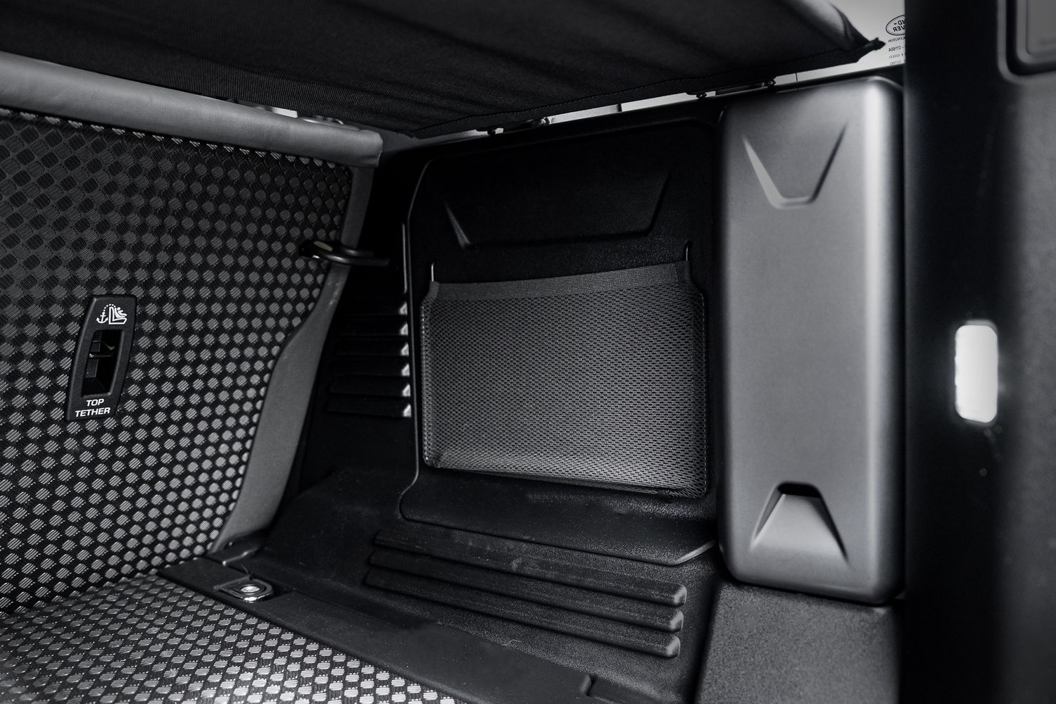 LAND ROVER DEFENDER X-Dynamic HSE D MHEV Auto