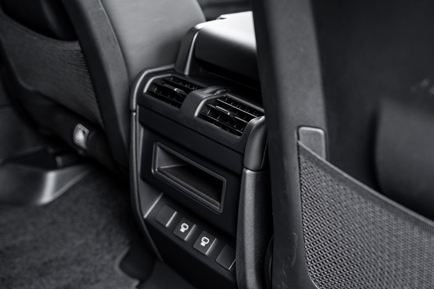 LAND ROVER DEFENDER X-Dynamic HSE D MHEV Auto