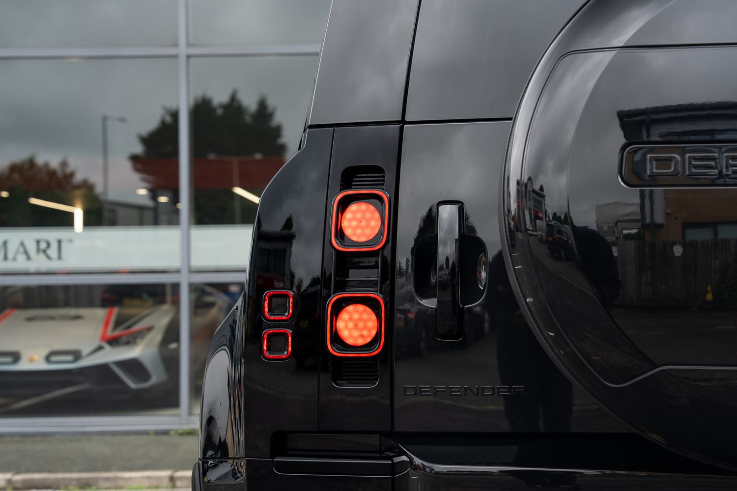 LAND ROVER DEFENDER X-Dynamic HSE D MHEV Auto