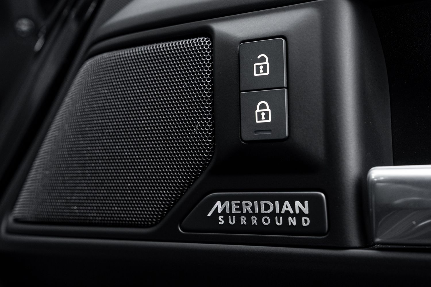 LAND ROVER DEFENDER X-Dynamic HSE D MHEV Auto