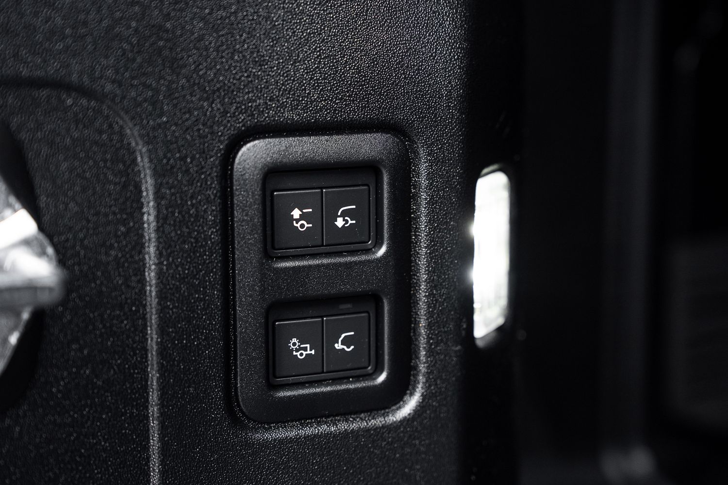 LAND ROVER DEFENDER X-Dynamic HSE D MHEV Auto
