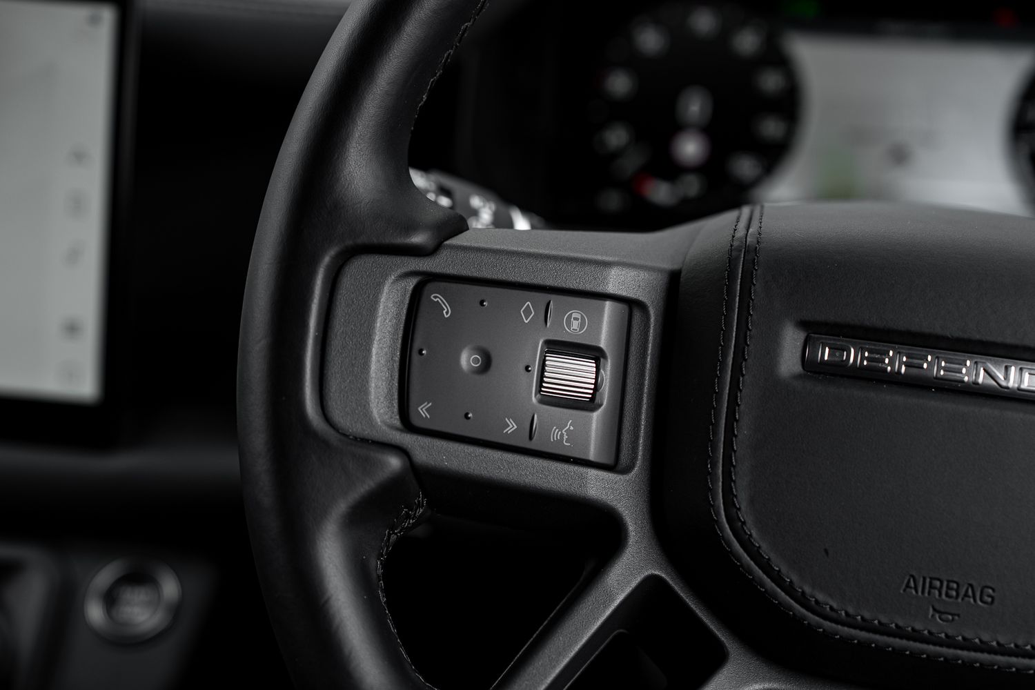 LAND ROVER DEFENDER X-Dynamic HSE D MHEV Auto