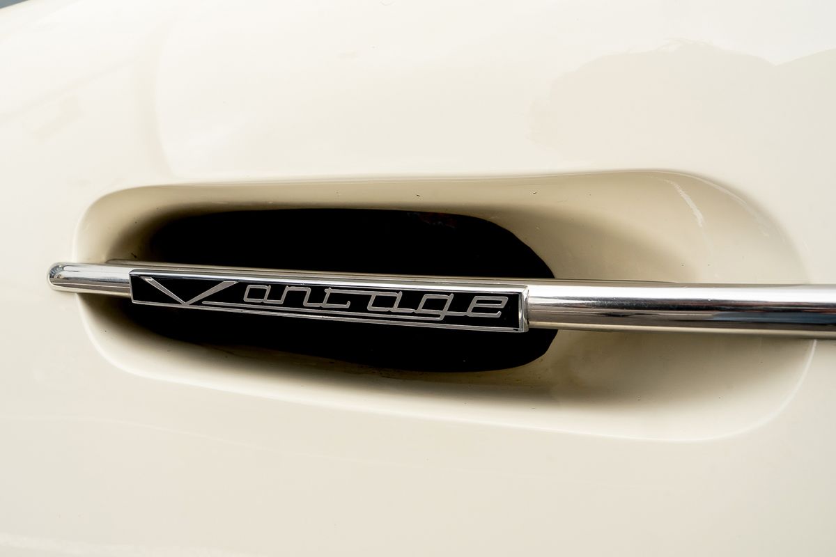 ASTON MARTIN DB6 Mk II Volante