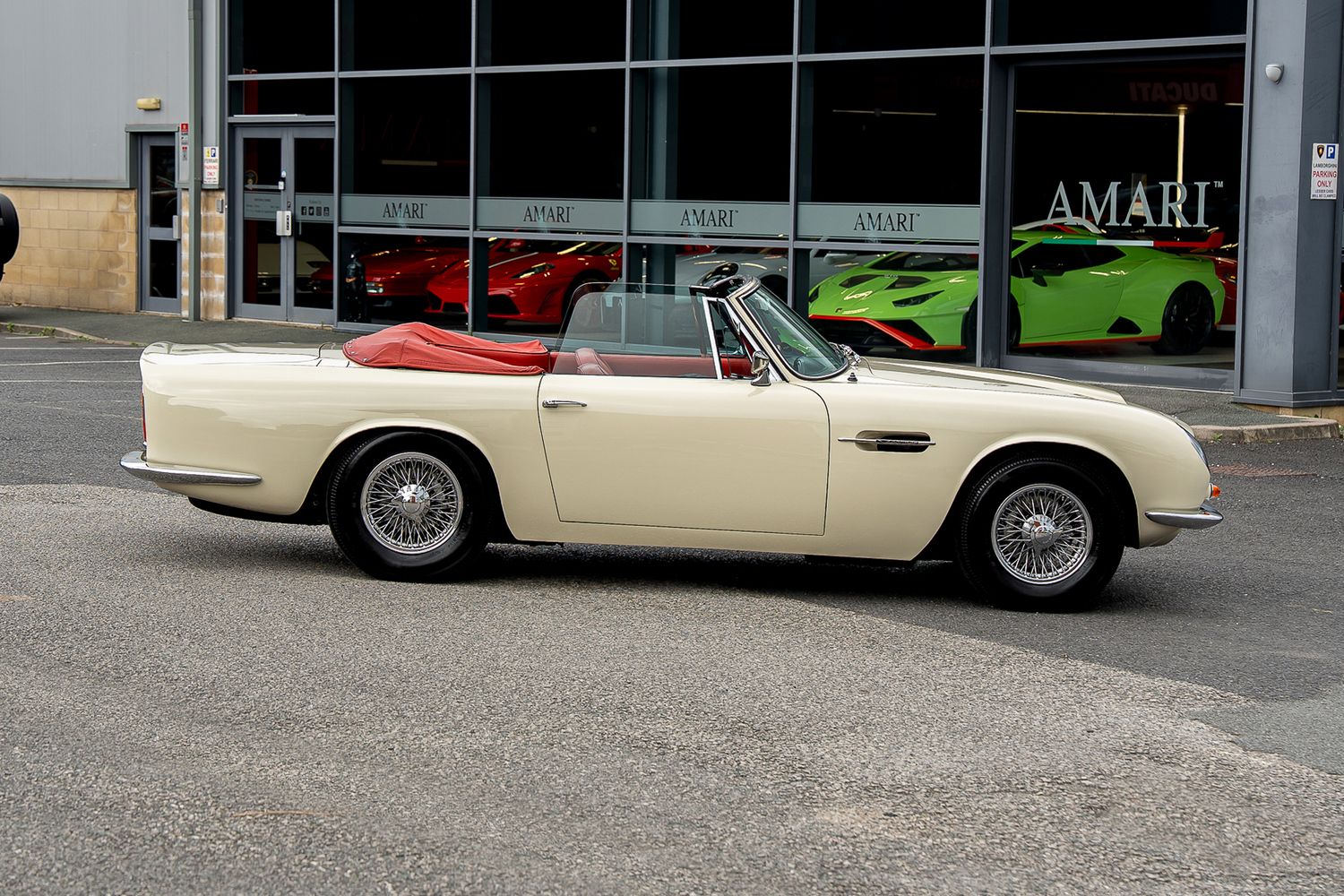 ASTON MARTIN DB6 Mk II Volante