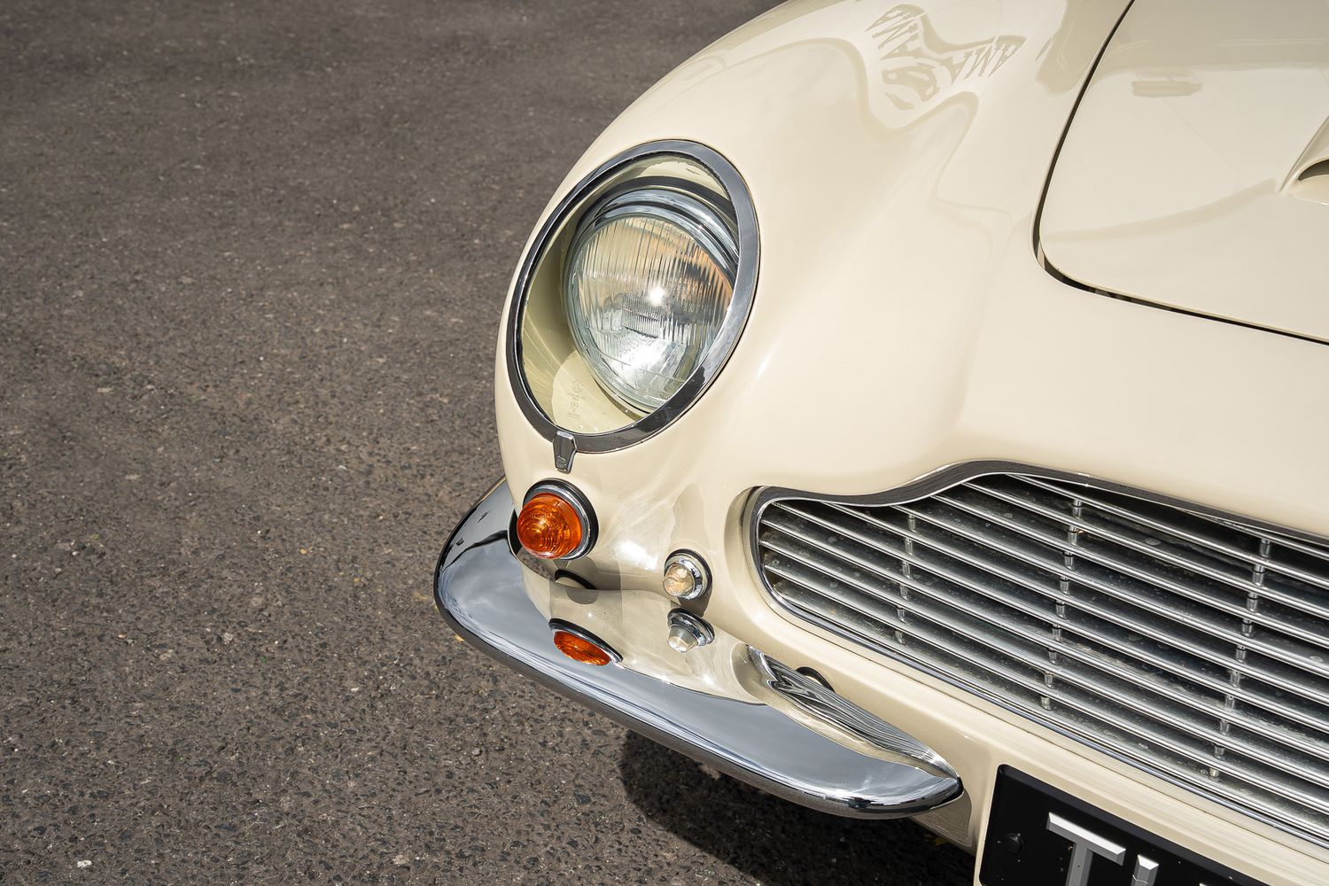 ASTON MARTIN DB6 Mk II Volante