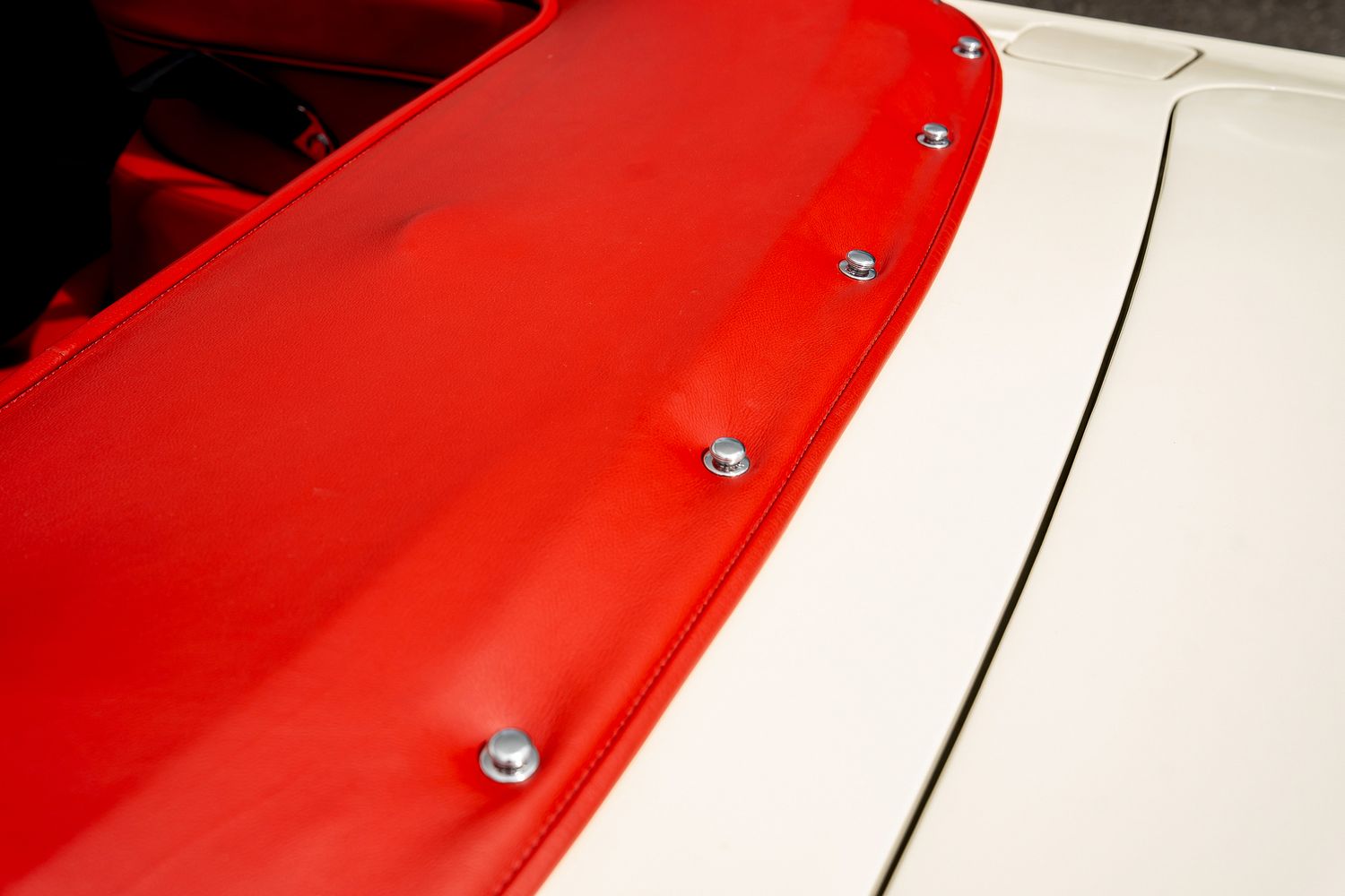 ASTON MARTIN DB6 Mk II Volante