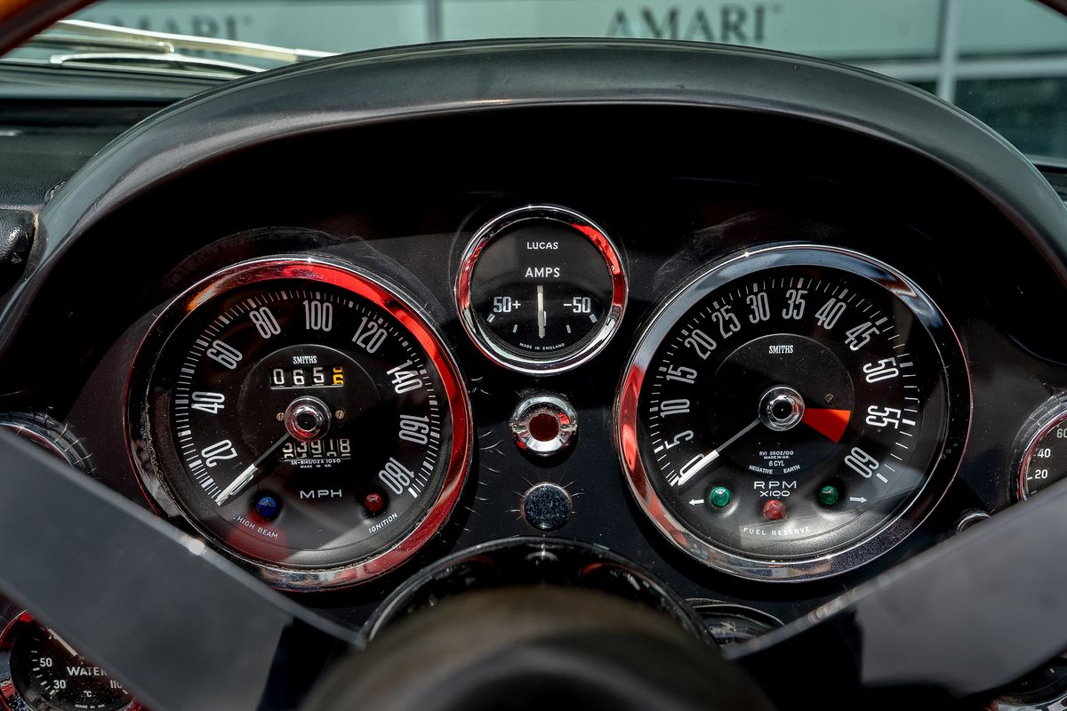 ASTON MARTIN DB6 Mk II Volante