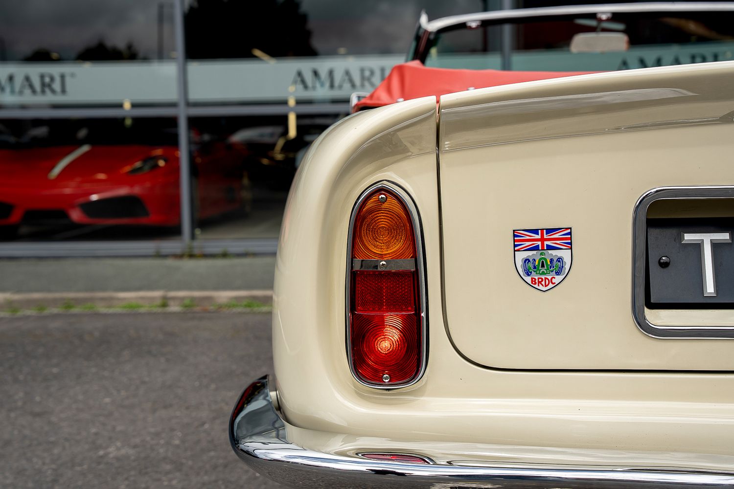 ASTON MARTIN DB6 Mk II Volante
