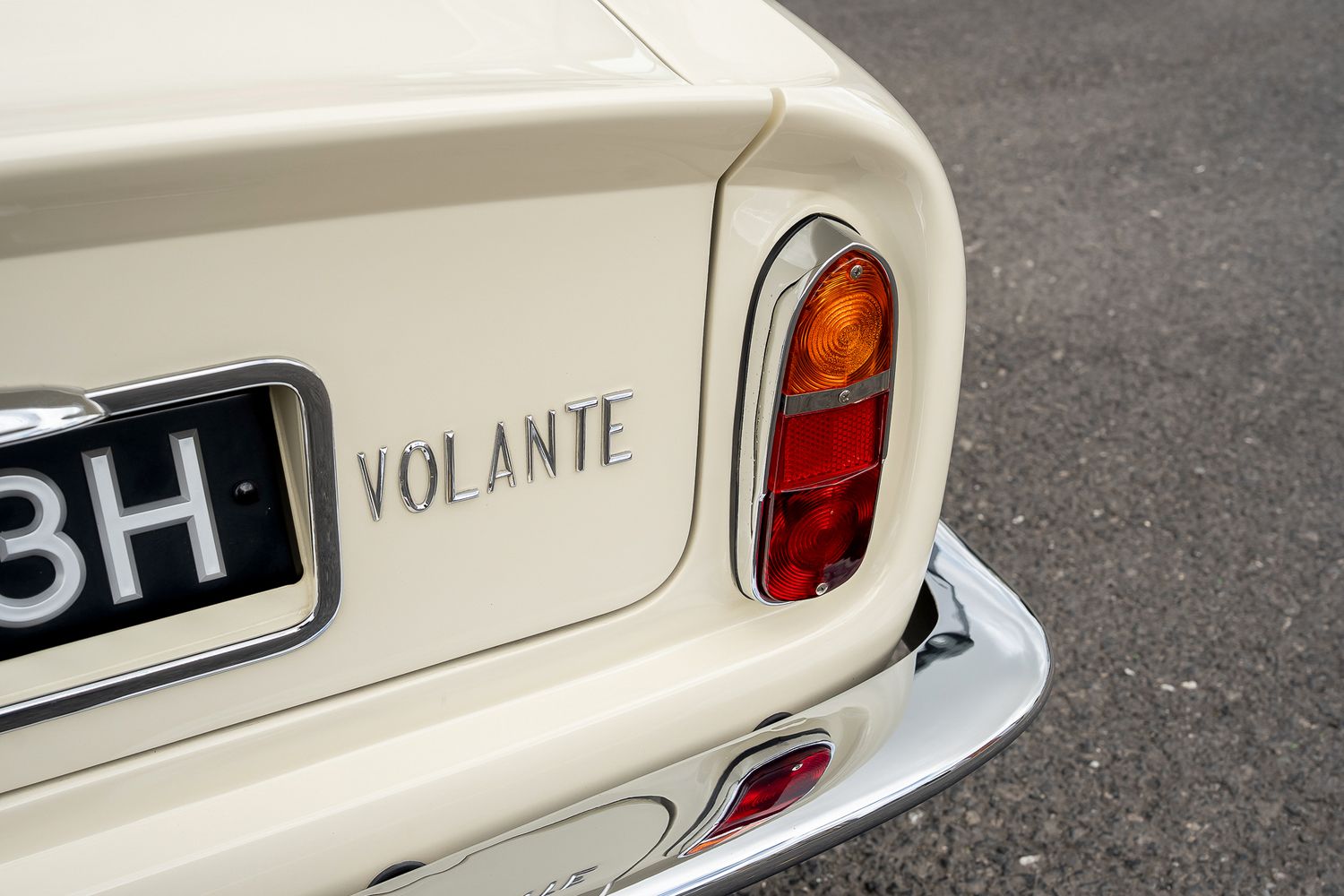 ASTON MARTIN DB6 Mk II Volante