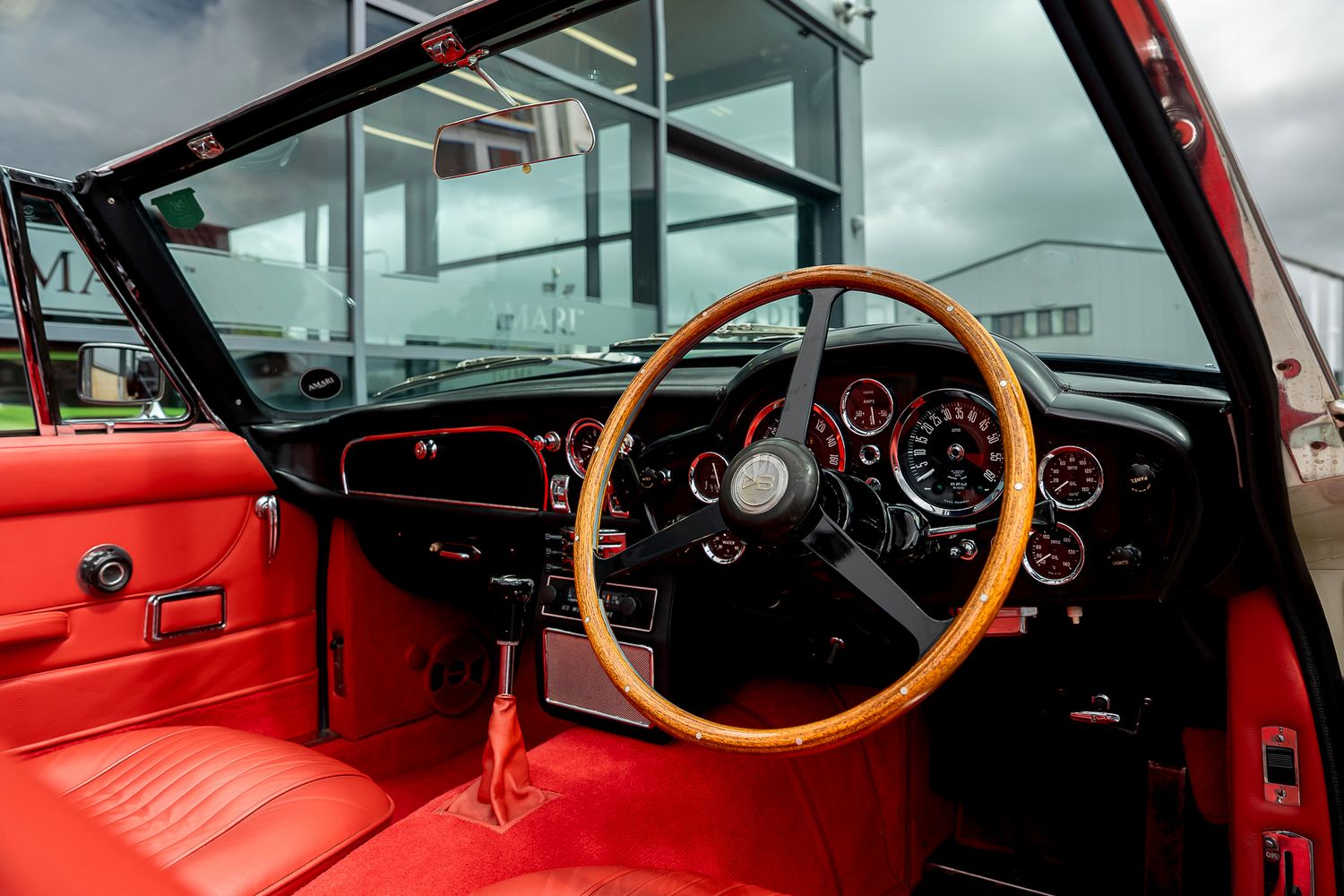 ASTON MARTIN DB6 Mk II Volante