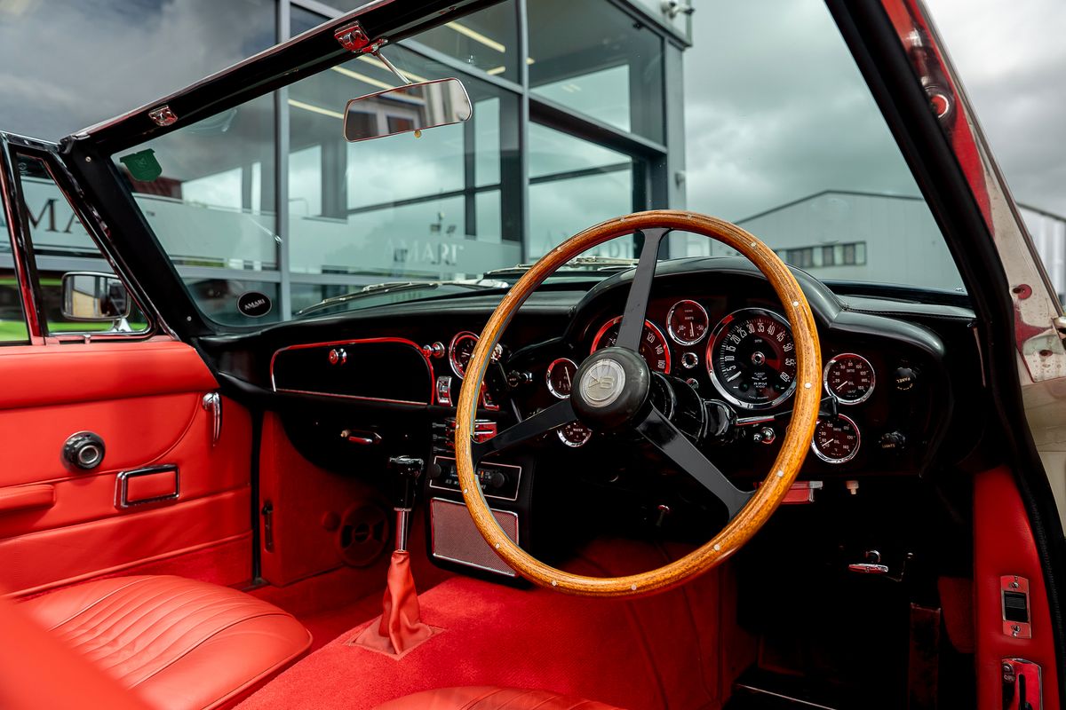 ASTON MARTIN DB6 Mk II Volante