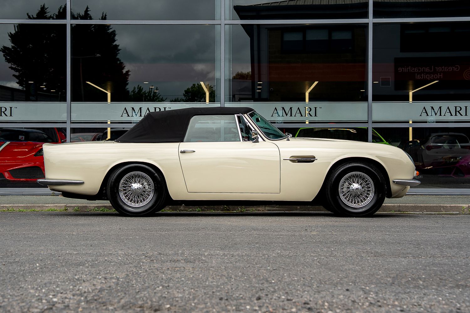 ASTON MARTIN DB6 Mk II Volante