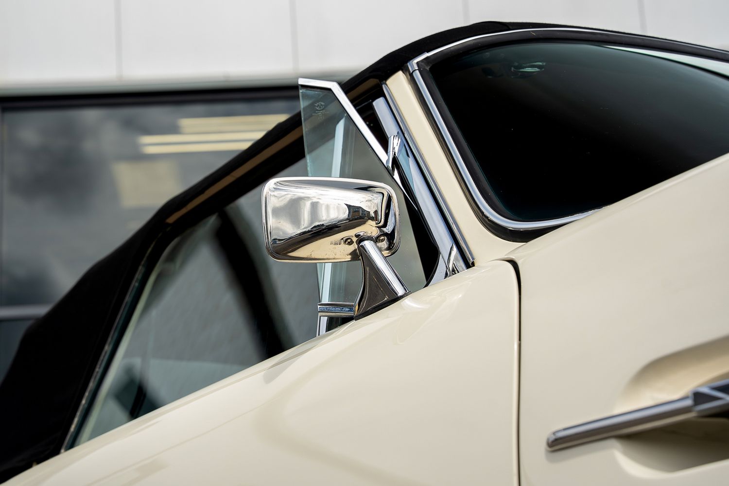 ASTON MARTIN DB6 Mk II Volante