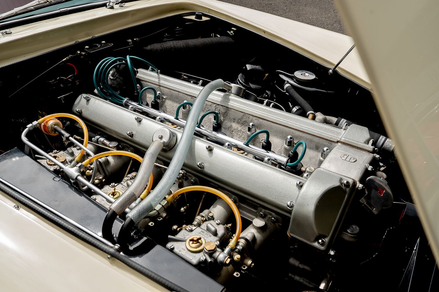 ASTON MARTIN DB6 Mk II Volante