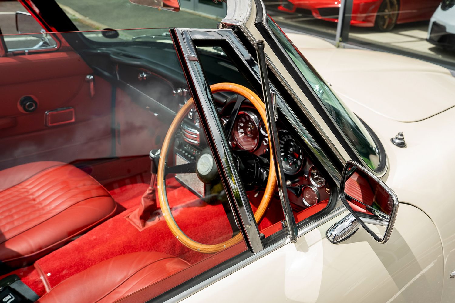 ASTON MARTIN DB6 Mk II Volante