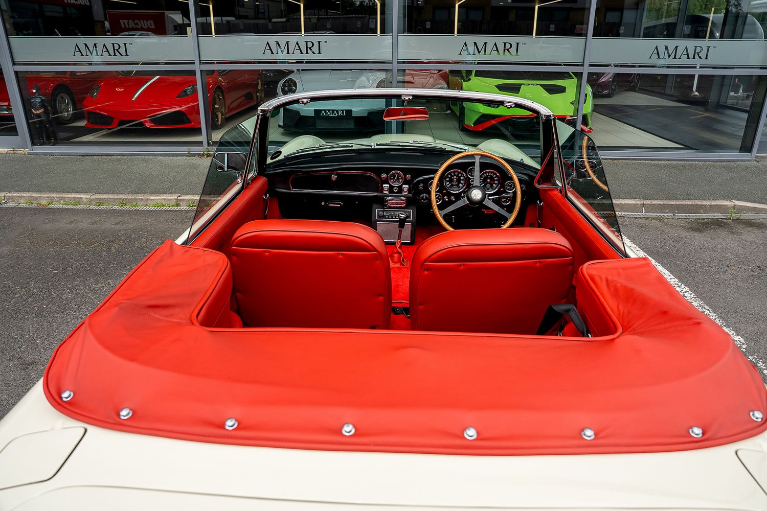 ASTON MARTIN DB6 Mk II Volante