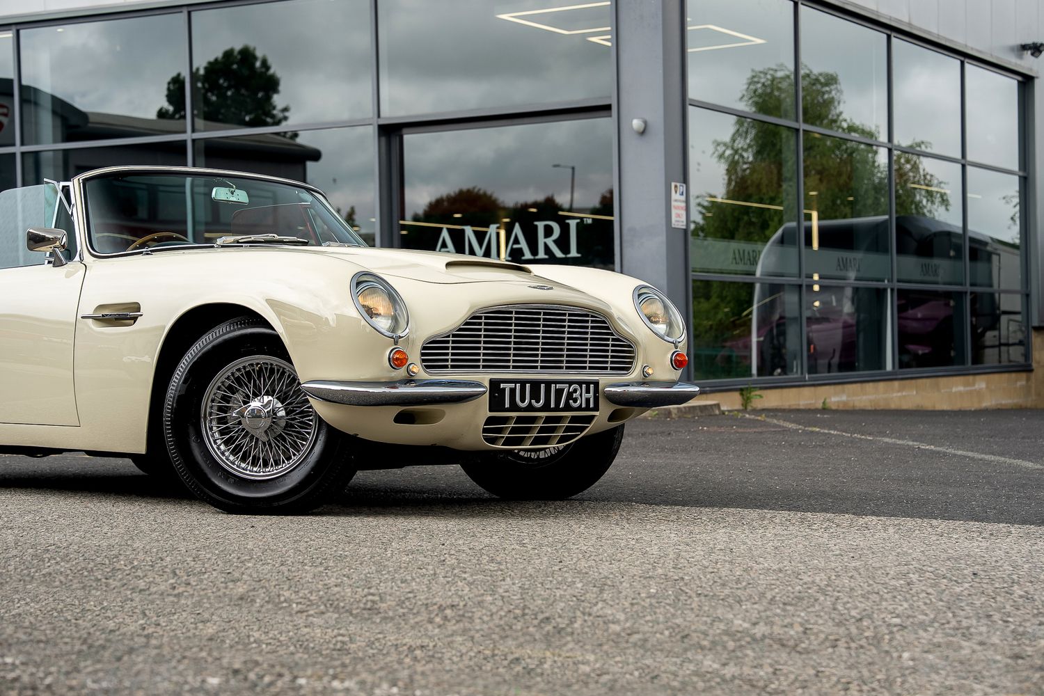 ASTON MARTIN DB6 Mk II Volante