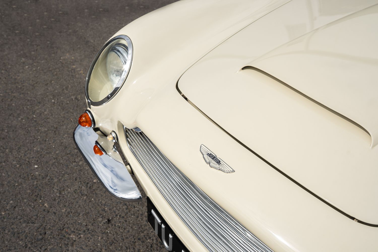 ASTON MARTIN DB6 Mk II Volante