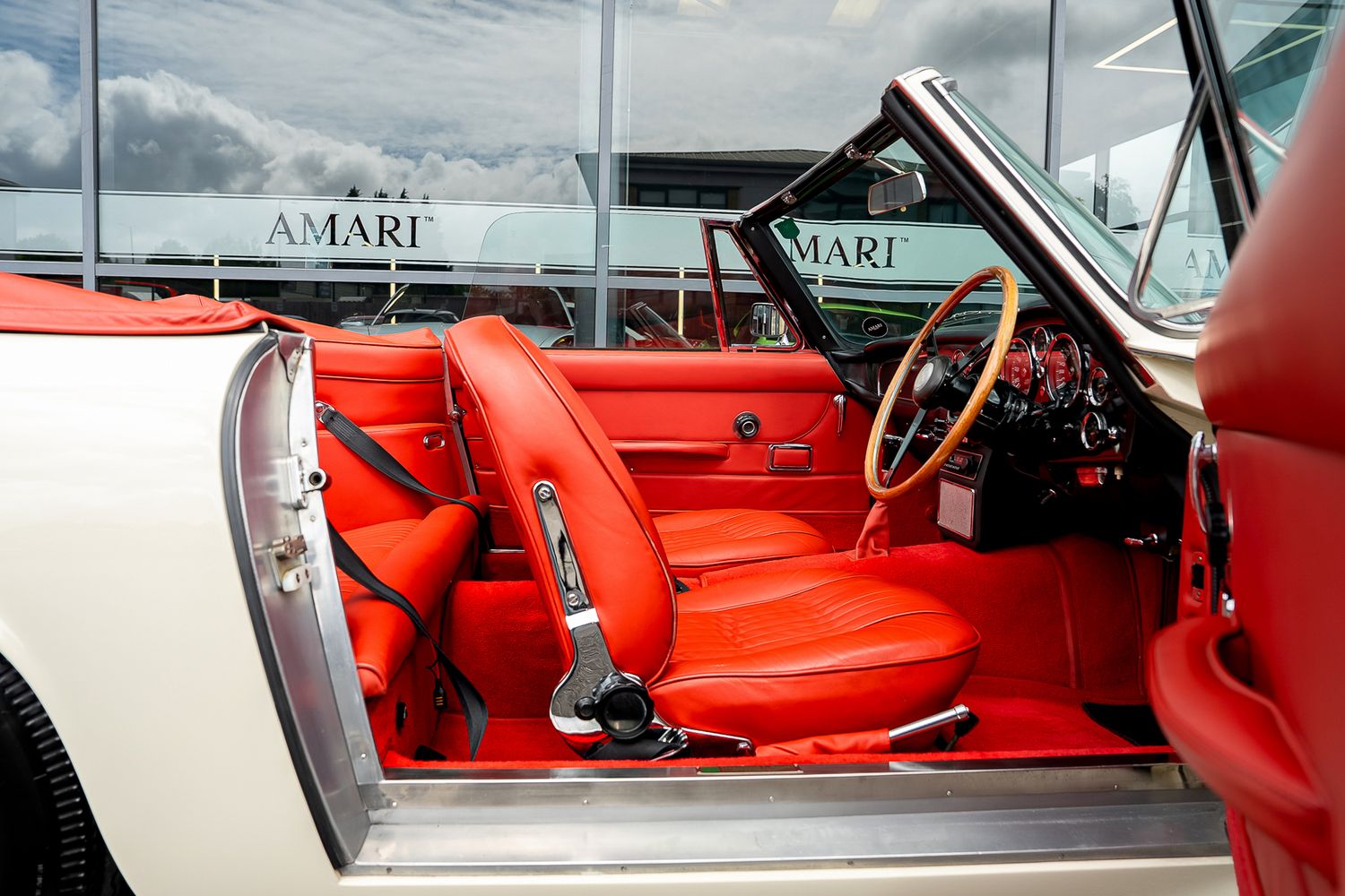 ASTON MARTIN DB6 Mk II Volante
