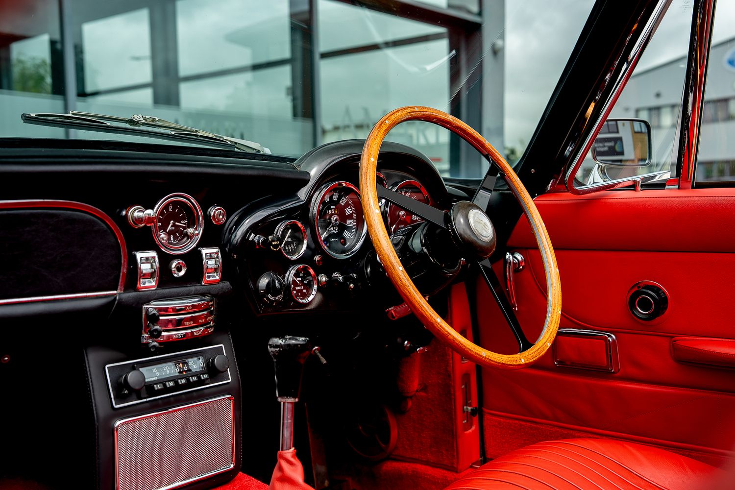 ASTON MARTIN DB6 Mk II Volante