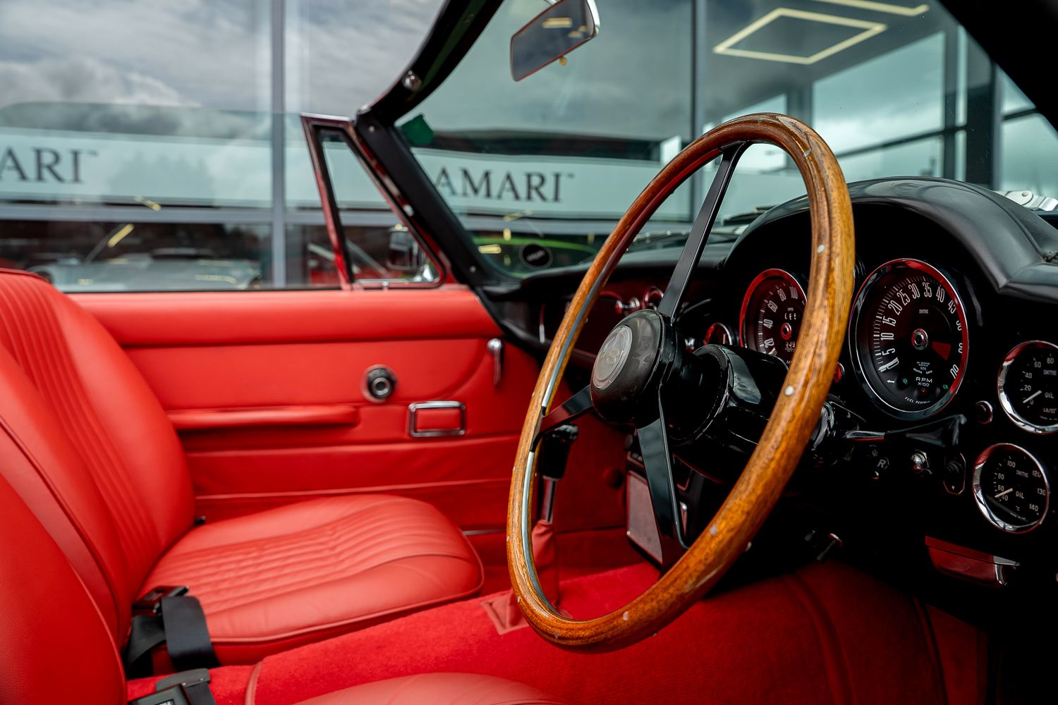 ASTON MARTIN DB6 Mk II Volante