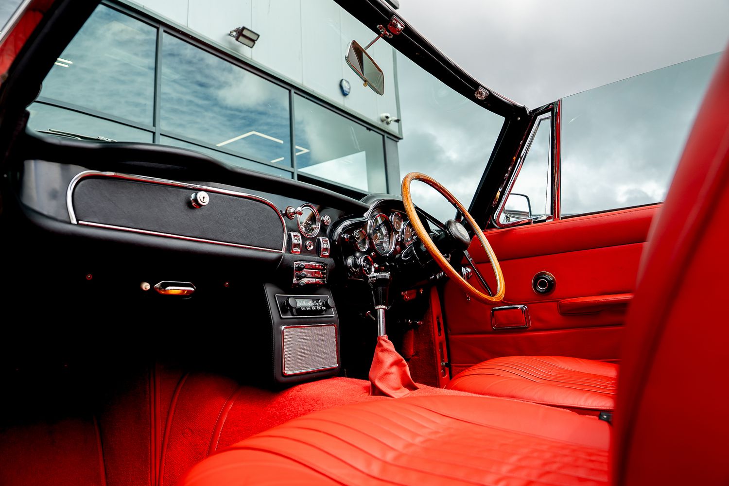 ASTON MARTIN DB6 Mk II Volante