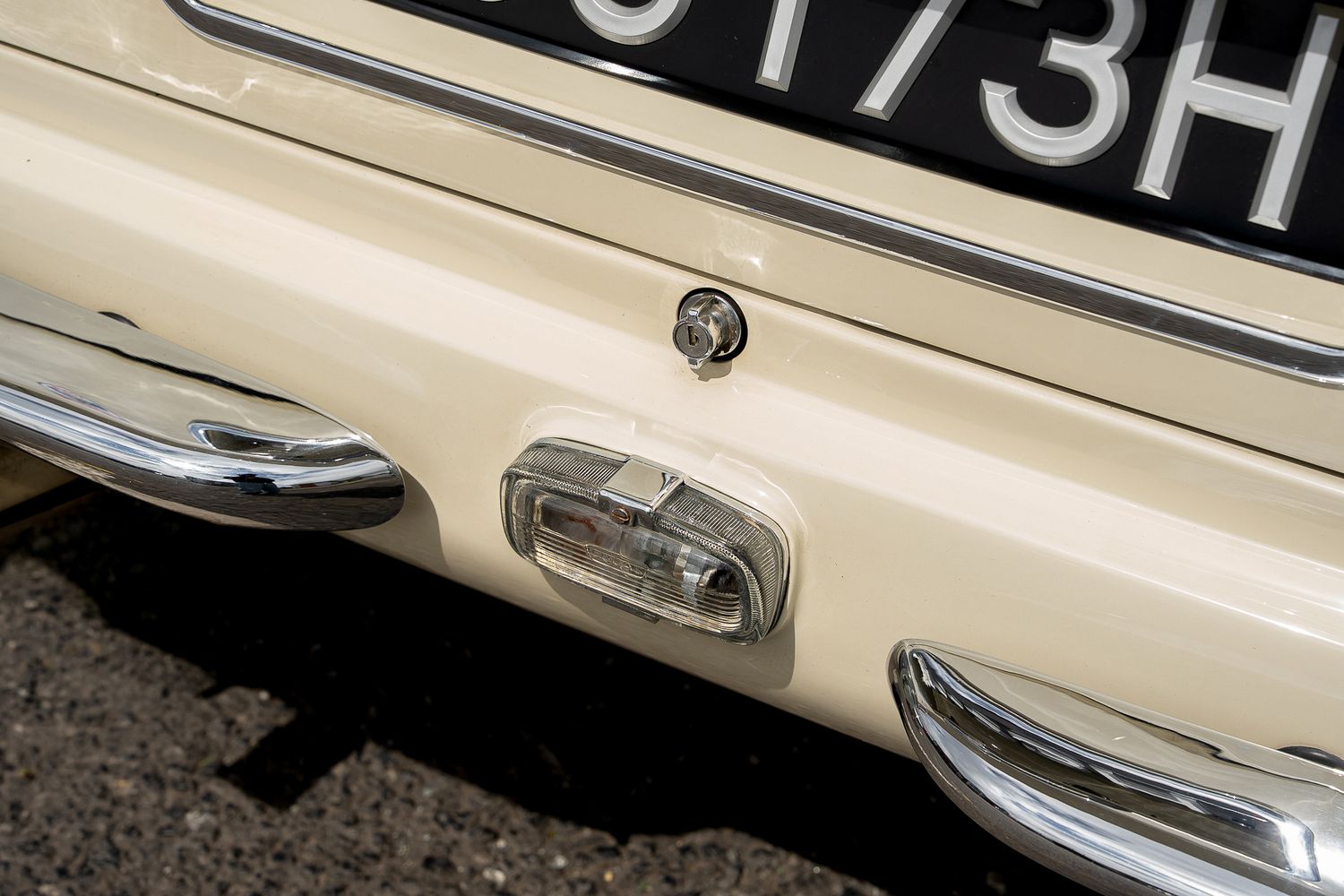 ASTON MARTIN DB6 Mk II Volante