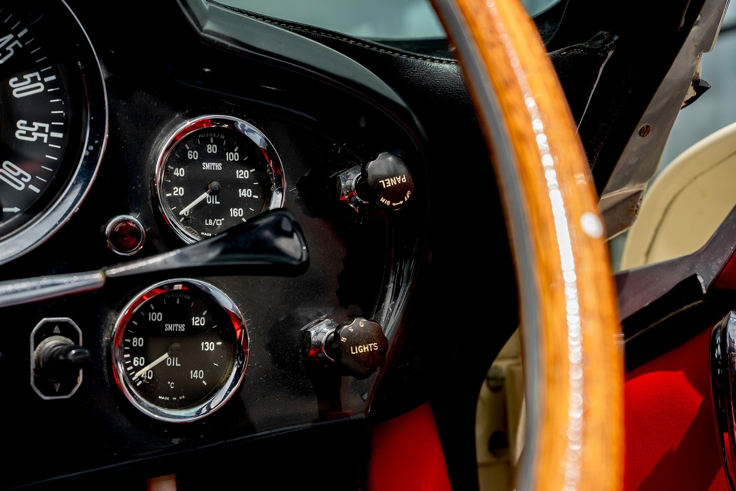 ASTON MARTIN DB6 Mk II Volante