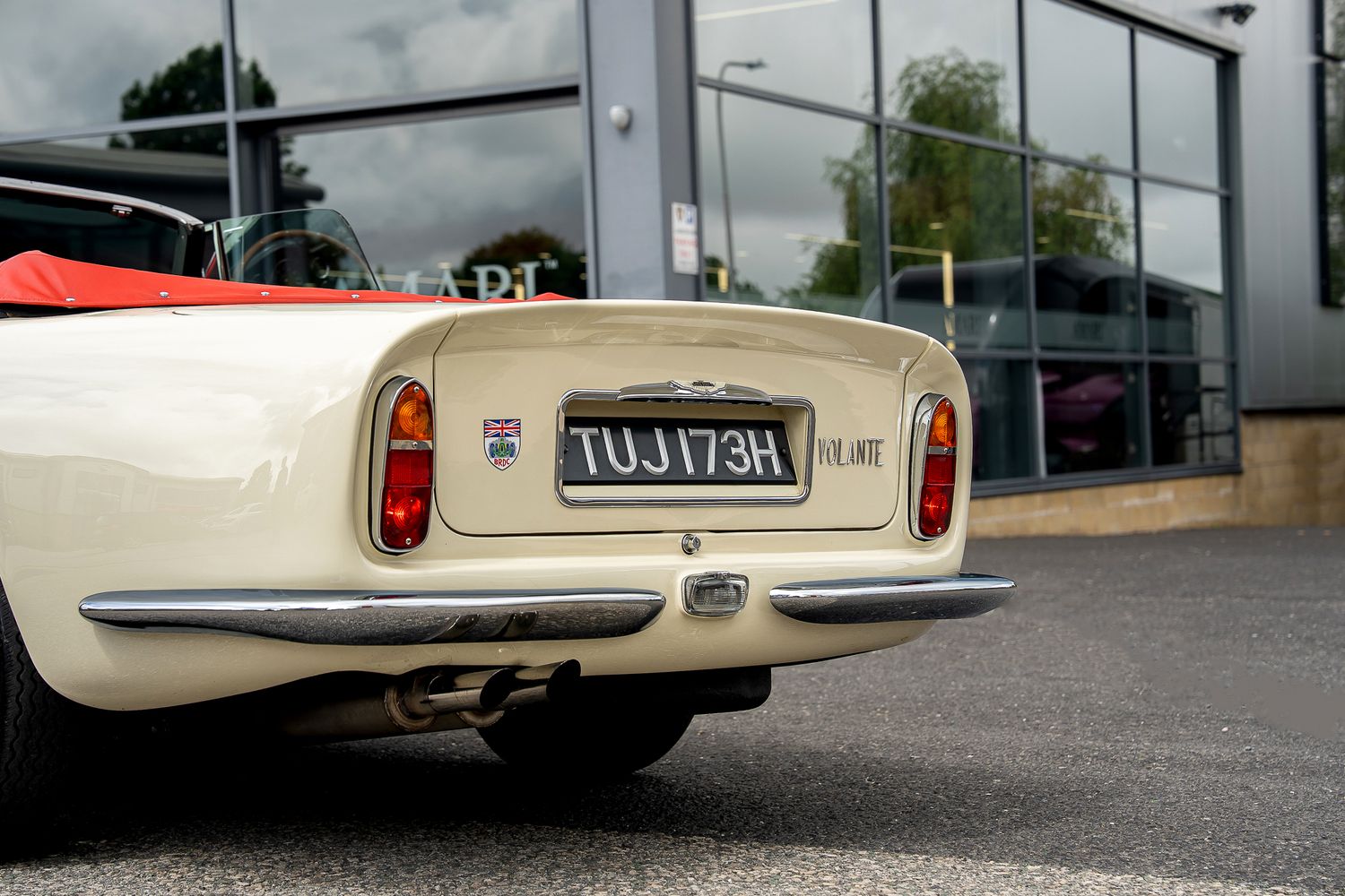 ASTON MARTIN DB6 Mk II Volante