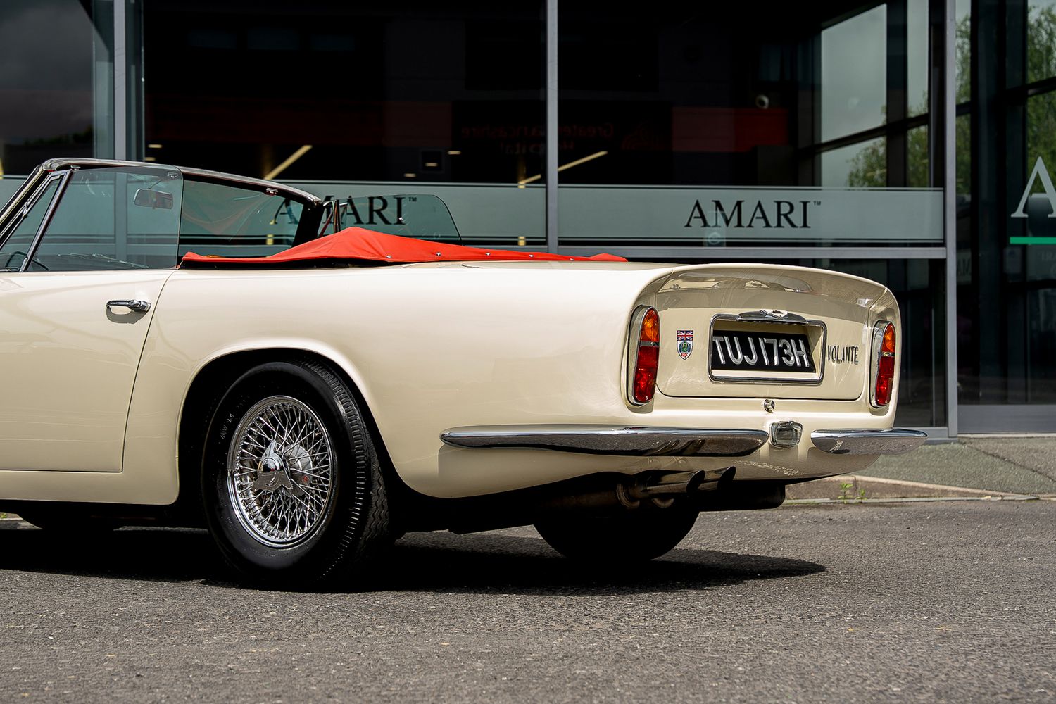 ASTON MARTIN DB6 Mk II Volante