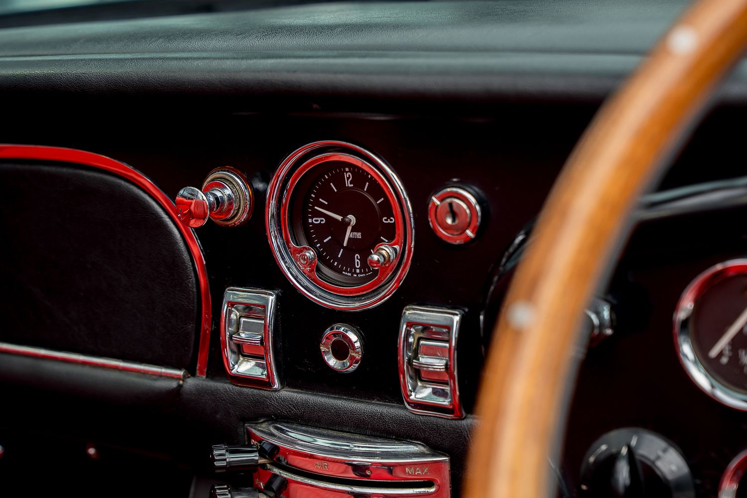 ASTON MARTIN DB6 Mk II Volante