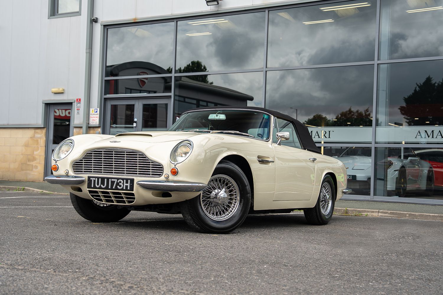 ASTON MARTIN DB6 Mk II Volante