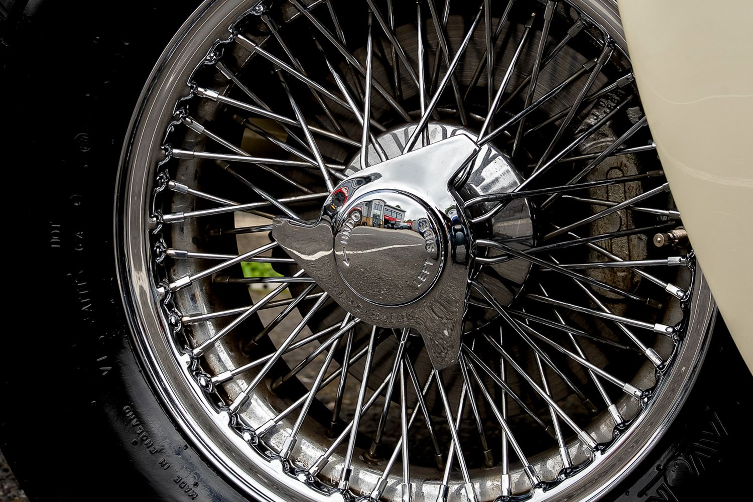 ASTON MARTIN DB6 Mk II Volante