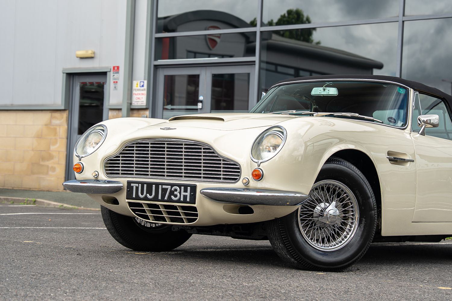 ASTON MARTIN DB6 Mk II Volante