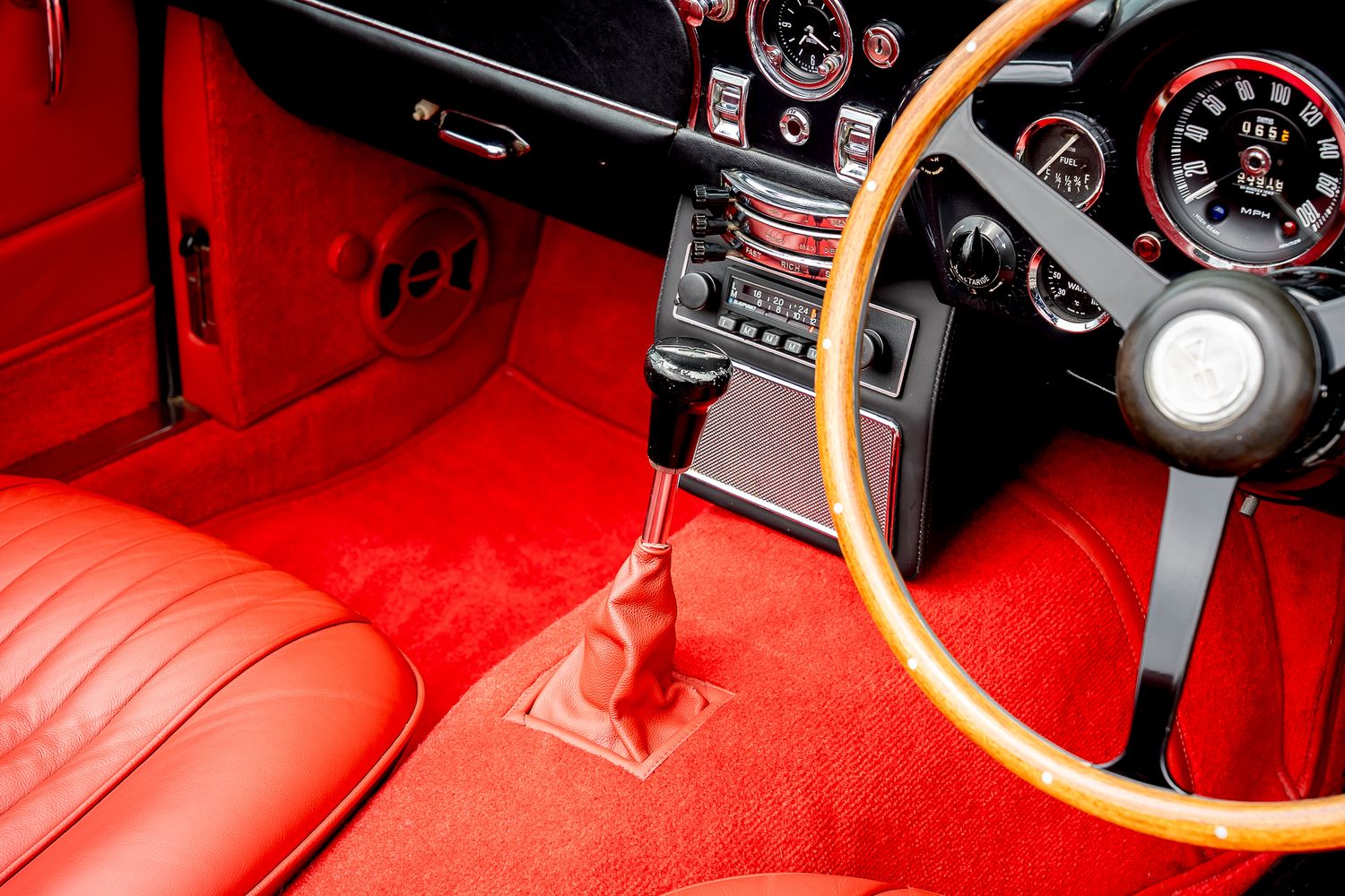 ASTON MARTIN DB6 Mk II Volante