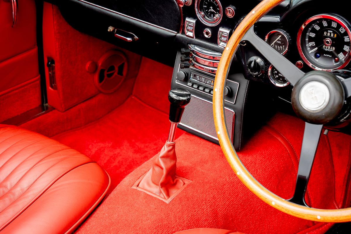 ASTON MARTIN DB6 Mk II Volante