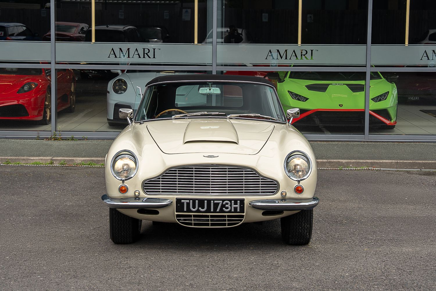 ASTON MARTIN DB6 Mk II Volante
