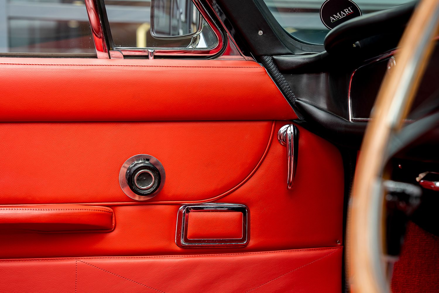 ASTON MARTIN DB6 Mk II Volante