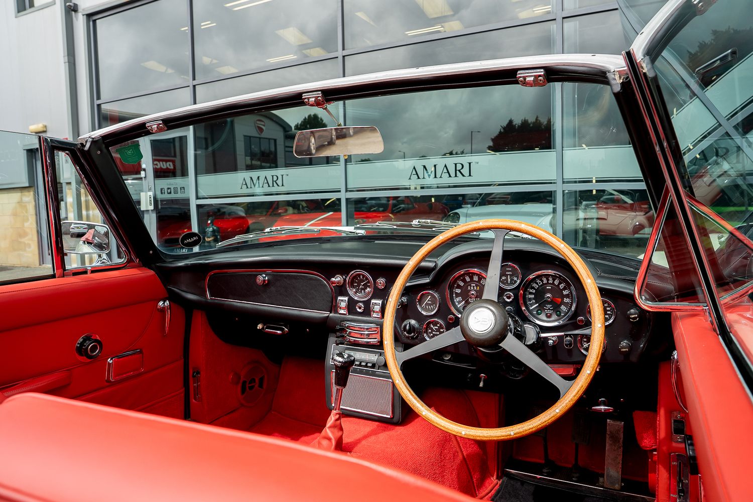 ASTON MARTIN DB6 Mk II Volante