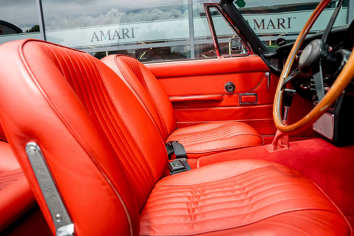 ASTON MARTIN DB6 Mk II Volante