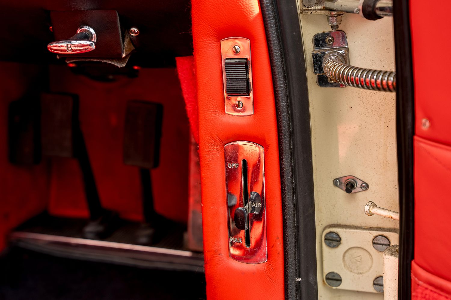 ASTON MARTIN DB6 Mk II Volante