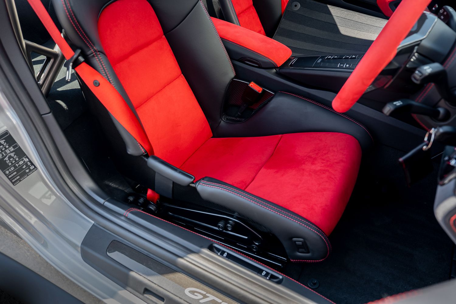 PORSCHE 911/991 GT2 RS WEISSACH PDK