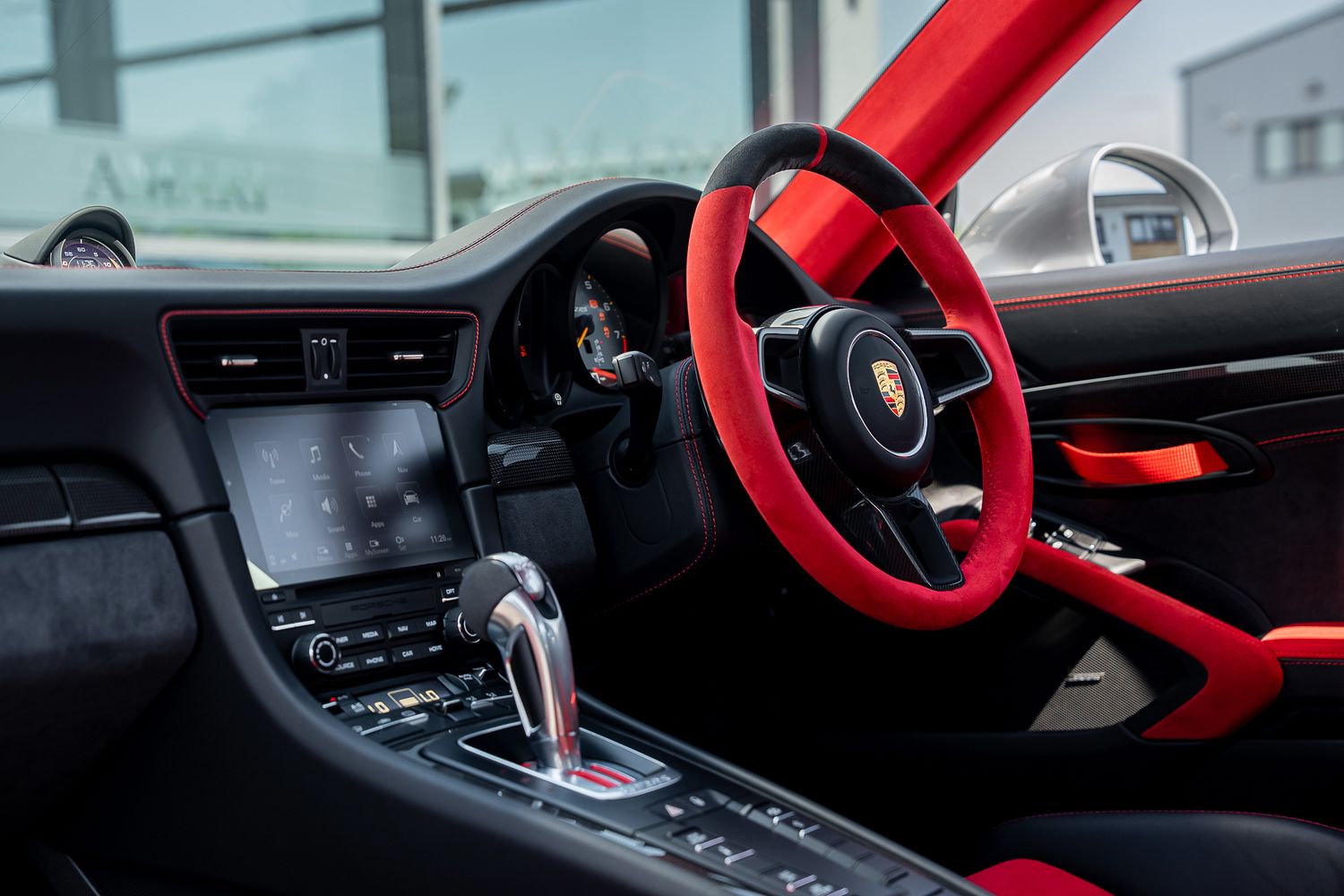 PORSCHE 911/991 GT2 RS WEISSACH PDK