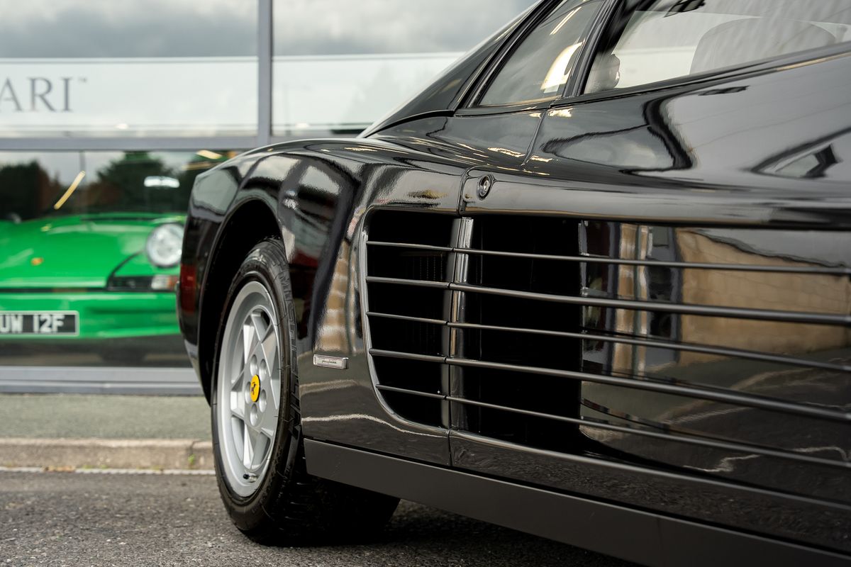 FERRARI TESTAROSSA