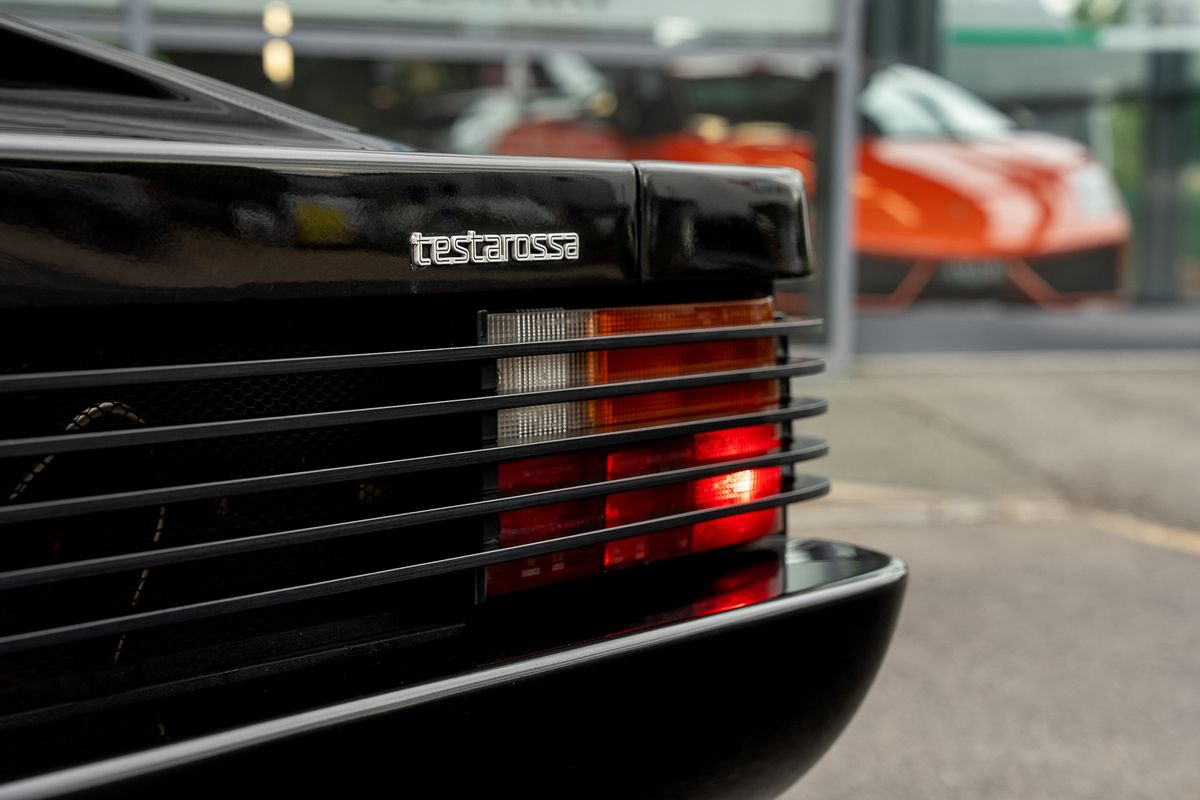 FERRARI TESTAROSSA