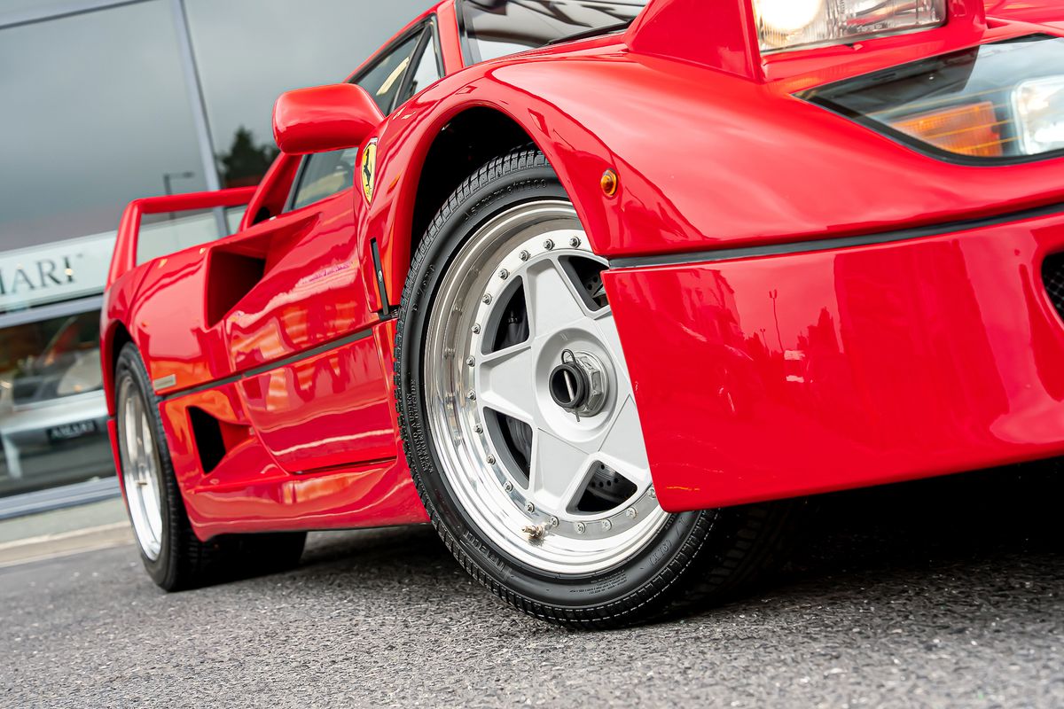 FERRARI F40